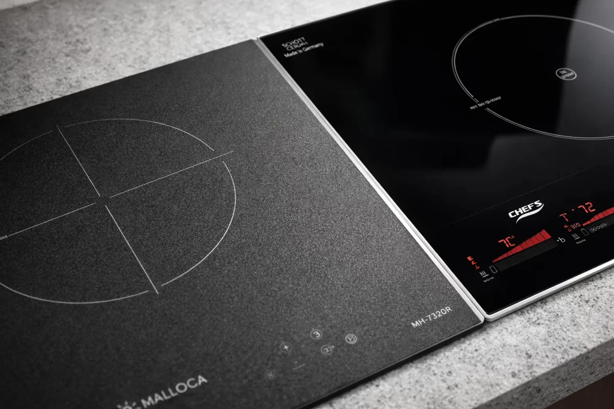 Cận cảnh hai mẫu bếp từ tầm trung đáng mua nhất 2026: Bên trái là bếp từ Chefs EH-DIH888 nhập khẩu Đức vỏ kính Schott Ceran, bên phải là bếp từ Malloca MH-7320R thiết kế phẳng vỏ kính EuroKera nhám mờ