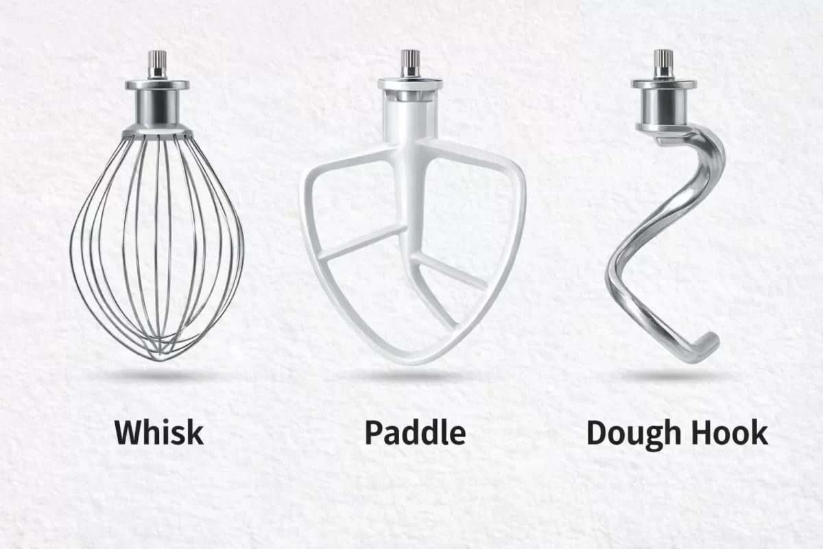 Cận cảnh ba loại phới đánh cơ bản của máy đánh trứng để bàn: Phới lồng (Whisk), Phới dẹt (Paddle) và Móc xoắn nhồi bột (Dough hook)